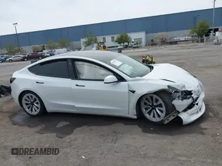 2023 Tesla Model 3 z VIN 5YJ3E1EA5PF383595, wystawiony jako IAAI lot #41965562 z przebiegiem 35 878 mil mil oraz . Historia ofert i sprzedaży dostępna na DreamBid. Obrazek 12.