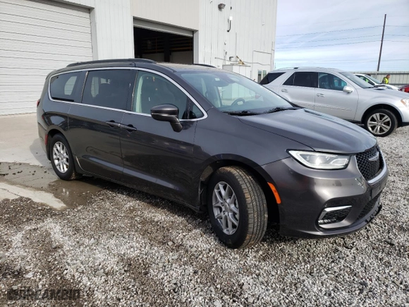 2022 Chrysler Pacifica Touring L with VIN 2C4RC1BG2NR188970, listed as a Copart auction lot 45591235 with 67,705 mi miles and Salvage Title. Bid and sale history available at carsss.com. Image 4.