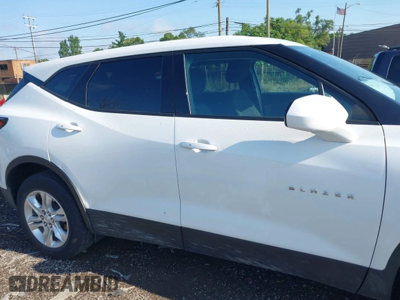 2021 Chevrolet Blazer LT z VIN 3GNKBCR4XMS584620, wystawiony jako IAAI lot #39878731 z przebiegiem 20 731 mil mil oraz . Historia ofert i sprzedaży dostępna na DreamBid. Obrazek 13.
