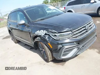 2024 Volkswagen Tiguan Wolfsburg Edition z VIN 3VV6B7AX1RM215178, wystawiony jako IAAI lot #42080886 z przebiegiem 6 914 mil mil oraz . Historia ofert i sprzedaży dostępna na DreamBid. Obrazek 6.