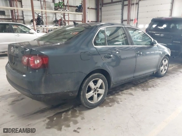 2009 Volkswagen Jetta Sedan SE with VIN 3VWRZ71K29M178750, listed as a IAAI auction lot 41725074 with 161,104 mi miles. Bid and sale history available at carsss.com. Image 4.