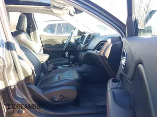2019 Jeep Cherokee Trailhawk Elite with VIN 1C4PJMBX9KD369142, listed as a IAAI auction lot 41337108 with 66,780 mi miles. Bid and sale history available at carsss.com. Image 5.