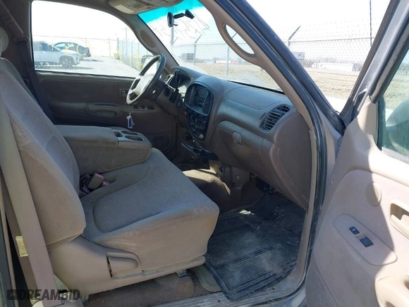 2000 Toyota Tundra Limited with VIN 5TBBT4819YS053530, listed as a IAAI auction lot 41757537 with 258,697 mi miles. Bid and sale history available at carsss.com. Image 5.