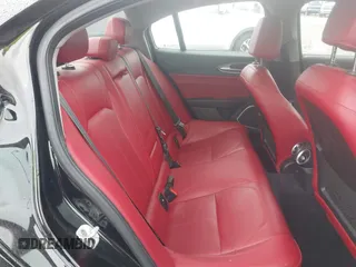 2019 Alfa Romeo Giulia z VIN ZARFAMAN5K7621548, wystawiony jako IAAI lot #41744662 z przebiegiem 63 759 mil mil oraz . Historia ofert i sprzedaży dostępna na DreamBid. Obrazek 8.