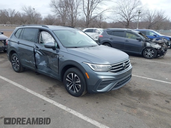 2022 Volkswagen Tiguan S with VIN 3VV0B7AX1NM042942, listed as a IAAI auction lot 41715996 with 30,390 mi miles. Bid and sale history available at carsss.com. Image 1.