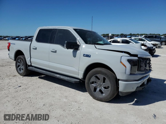2024 Ford F-150 Lightning Flash z VIN 1FT6W3L70RWG11725, wystawiony jako Copart lot #47840675 z przebiegiem Nie podano mil oraz Szkody całkowita. Historia ofert i sprzedaży dostępna na DreamBid. Obrazek 4.