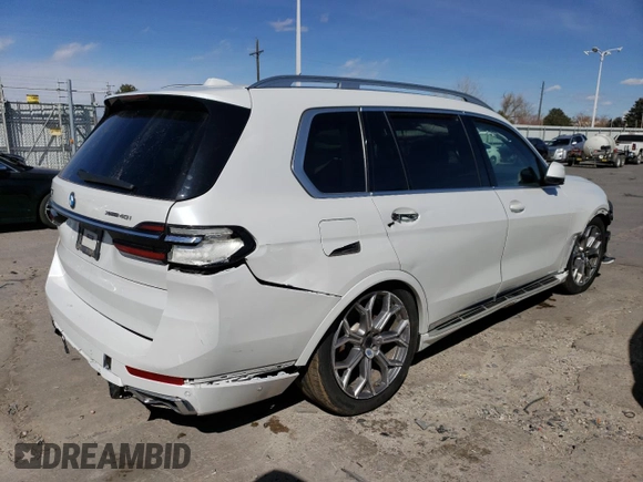 2023 BMW X7 xDrive40i z VIN 5UX23EM06P9N62562, wystawiony jako Copart lot #44948594 z przebiegiem 35 091 mil mil oraz Szkoda całkowita • Salvage title. Historia ofert i sprzedaży dostępna na DreamBid. Obrazek 3.