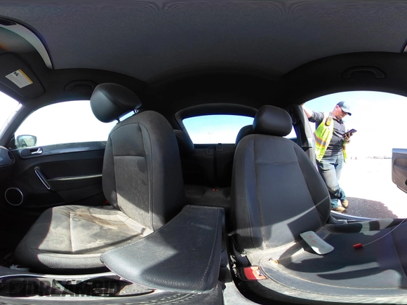2018 Volkswagen Beetle SE with VIN 3VWJD7AT2JM710412, listed as a IAAI auction lot 41868455 with 1 mi miles. Bid and sale history available at carsss.com. Image 19.