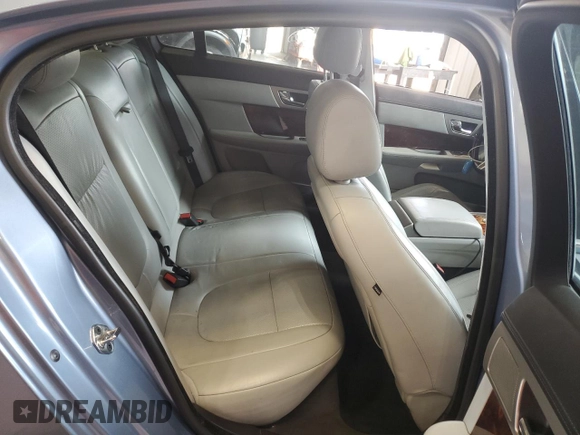 2009 Jaguar XF Premium Luxury z VIN SAJWA06B29HR00589, wystawiony jako Copart lot #60421535 z przebiegiem 163 525 mil mil oraz Czysty tytuł • Clean title. Historia ofert i sprzedaży dostępna na DreamBid. Obrazek 10.