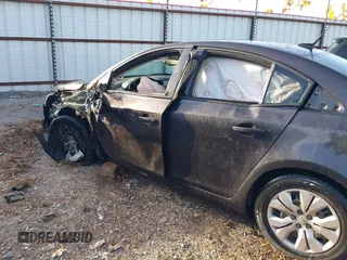 2014 Chevrolet Cruze LS z VIN 1G1PA5SH9E7480168, wystawiony jako IAAI lot #40937117 z przebiegiem 127 982 mil mil oraz . Historia ofert i sprzedaży dostępna na DreamBid. Obrazek 14.
