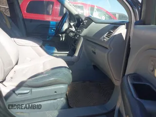 2004 Honda Pilot EX with VIN 2HKYF18574H532409, listed as a IAAI auction lot 41701760 with 302,949 mi miles and . Bid and sale history available at carsss.com. Image 5.