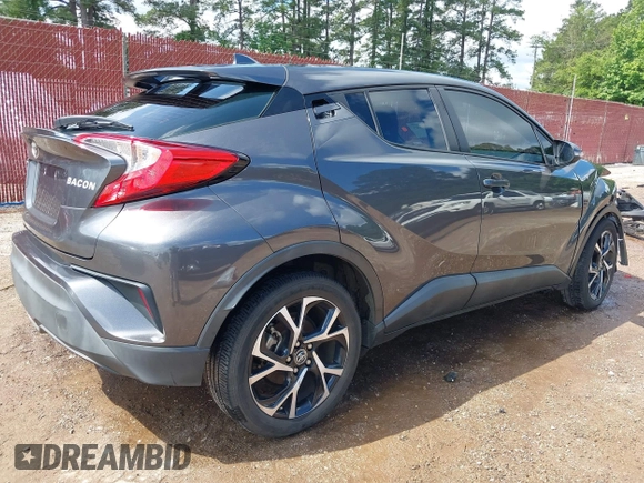 2018 Toyota C-HR XLE z VIN NMTKHMBX5JR045242, wystawiony jako IAAI lot #42209395 z przebiegiem 78 755 mil mil oraz . Historia ofert i sprzedaży dostępna na DreamBid. Obrazek 4.