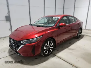 2024 Nissan Sentra SV z VIN 3N1AB8CV8RY372356, wystawiony jako Copart lot #56726415 z przebiegiem 1 550 mil mil oraz Czysty tytuł • Clean title. Historia ofert i sprzedaży dostępna na DreamBid. Obrazek 1.