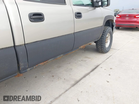 2003 Chevrolet Silverado 1500HD LS with VIN 1GCGK13UX3F107684, listed as a IAAI auction lot 42202674 with Not Provided miles and . Bid and sale history available at DreamBid. Image 12.