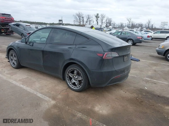 2020 Tesla Model Y Long Range with VIN 5YJYGDEE4LF033826, listed as a IAAI auction lot 41734119 with 131,507 mi miles. Bid and sale history available at carsss.com. Image 3.