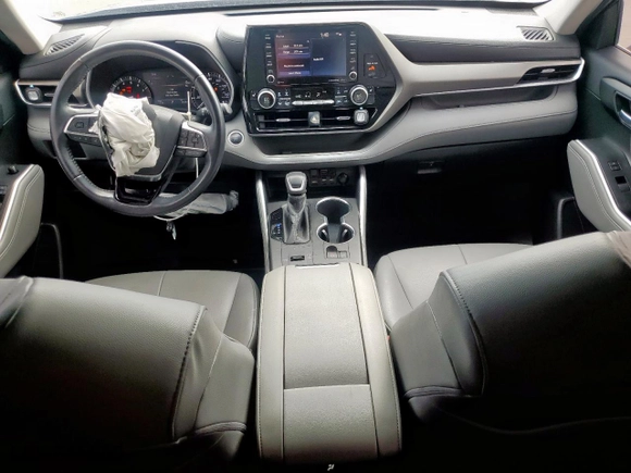2020 Toyota Highlander XLE with VIN 5TDGZRAH7LS013584, listed as a Copart auction lot 47637525 with 34,100 mi miles and Salvage Title. Bid and sale history available at carsss.com. Image 8.