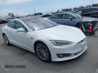 2018 Tesla Model S 75D z VIN 5YJSA1E28JF247985, wystawiony jako IAAI lot #42116586 z przebiegiem 102 062 mil mil oraz . Historia ofert i sprzedaży dostępna na DreamBid. Obrazek 1.