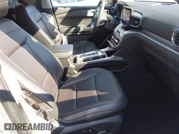 2024 Ford Explorer XLT with VIN 1FMSK7DH5RGA42479, listed as a IAAI auction lot 41667832 with 6,042 mi miles and . Bid and sale history available at DreamBid. Image 5.