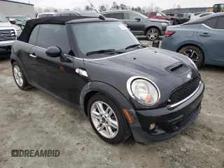 2012 MINI Convertible S z VIN WMWZP3C59CT250929, wystawiony jako Copart lot #46238105 z przebiegiem 109 042 mil mil oraz Czysty tytuł • Clean title. Historia ofert i sprzedaży dostępna na DreamBid. Obrazek 4.