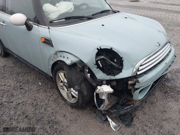 2013 MINI Cooper Hardtop with VIN WMWSU3C51DT686959, listed as a IAAI auction lot 41020389 with 86,770 mi miles. Bid and sale history available at carsss.com. Image 6.