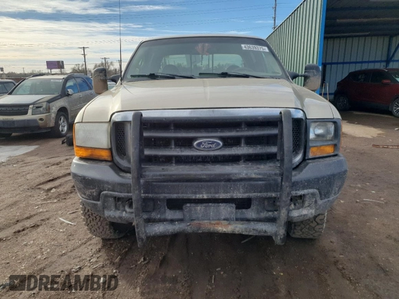 2000 Ford Super Duty F-250 XL with VIN 1FTNW21S4YEC53921, listed as a Copart auction lot 43639375 with 259,713 mi miles and Clean Title. Bid and sale history available at carsss.com. Image 5.