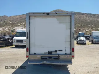 2018 Ford Transit с VIN 1FDBF8ZM3JKA71142, выставлен на аукционе IAAI как лот 42197360 с пробегом 90 124 миль миль и . История ставок и продаж доступна на DreamBid. Изображение 15.