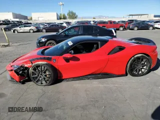 2023 Ferrari SF90 z VIN ZFF95NLA9P0296772, wystawiony jako Copart lot #77435564 z przebiegiem 1523 mil mil oraz Szkody całkowita. Historia ofert i sprzedaży dostępna na DreamBid. Obrazek 1.