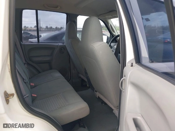 2007 Jeep Liberty Sport with VIN 1J4GK48K57W633312, listed as a IAAI auction lot 41893171 with 116,331 mi miles. Bid and sale history available at carsss.com. Image 8.