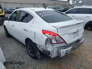 2014 Nissan Versa SV with VIN 3N1CN7AP0EL869083, listed as a IAAI auction lot 42044279 with 143,568 mi miles. Bid and sale history available at carsss.com. Image 3.