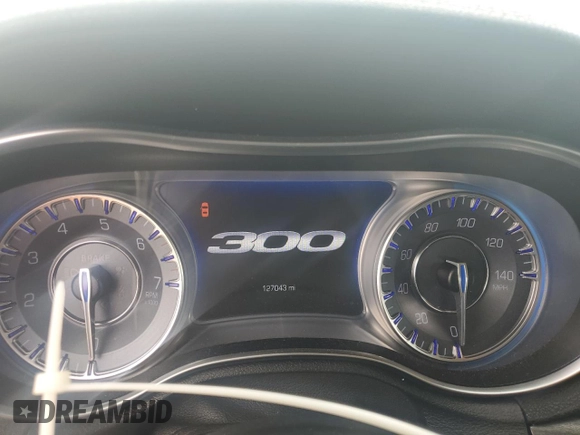 2018 Chrysler 300 Touring z VIN 2C3CCAAG3JH275644, wystawiony jako Copart lot #55079105 z przebiegiem 127 043 mil mil oraz Szkoda całkowita • Salvage title. Historia ofert i sprzedaży dostępna na DreamBid. Obrazek 9.