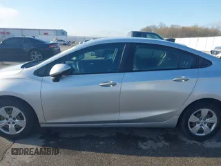 2017 Chevrolet Cruze LS z VIN 1G1BC5SM7H7244219, wystawiony jako IAAI lot #41905112 z przebiegiem 177 773 mil mil oraz . Historia ofert i sprzedaży dostępna na DreamBid. Obrazek 14.