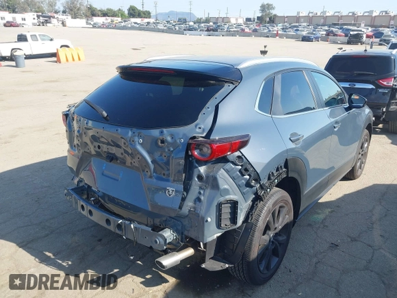 2024 Mazda CX-30 S Carbon Edition z VIN 3MVDMBCM3RM635044, wystawiony jako IAAI lot #41979849 z przebiegiem 15 717 mil mil oraz . Historia ofert i sprzedaży dostępna na DreamBid. Obrazek 4.