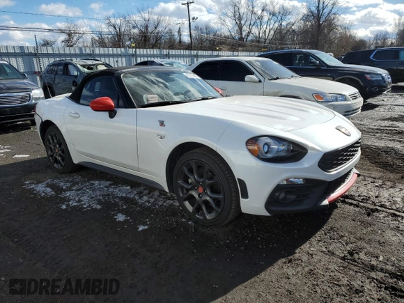 2019 FIAT 124 Spider Urbana Edition z VIN JC1NFAEK8K0142228, wystawiony jako Copart lot #42313995 z przebiegiem 13 935 mil mil oraz Szkoda całkowita • Salvage title. Historia ofert i sprzedaży dostępna na DreamBid. Obrazek 4.