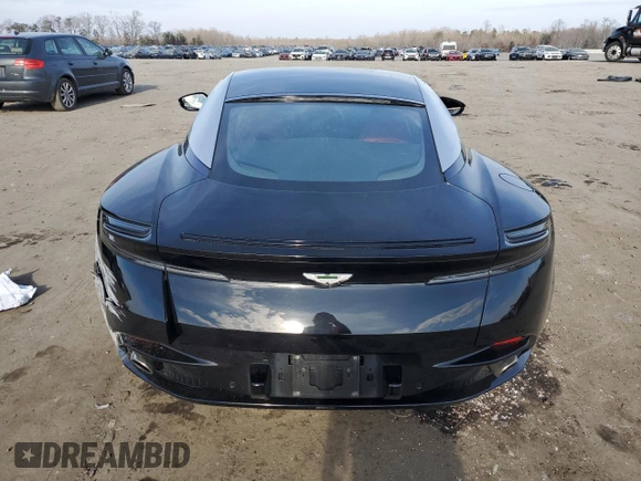2018 Aston Martin DB11 z VIN SCFRMFAV8JGL03322, wystawiony jako Copart lot #86810004 z przebiegiem Nie podano mil oraz Szkody całkowita. Historia ofert i sprzedaży dostępna na DreamBid. Obrazek 6.