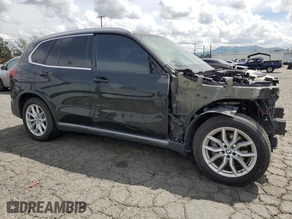 2020 BMW X5 sDrive40i with VIN 5UXCR4C08L9C28495, listed as a Copart auction lot 51121075 with 97,916 mi miles and Clean Title. Bid and sale history available at carsss.com. Image 4.