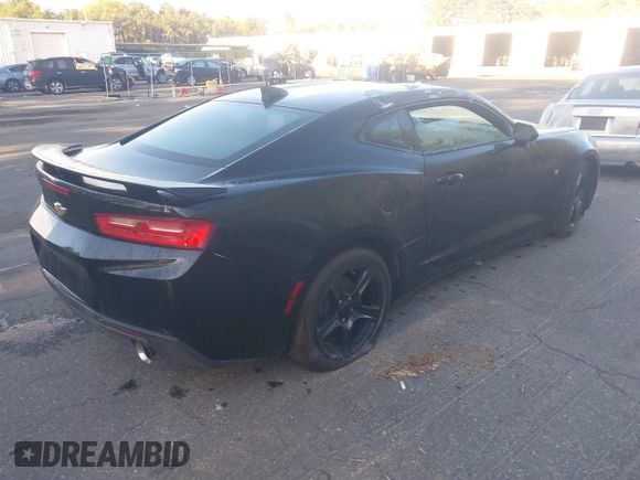 2018 Chevrolet Camaro 1LT z VIN 1G1FB1RX1J0110205, wystawiony jako IAAI lot #39373056 z przebiegiem 48 224 mil mil oraz . Historia ofert i sprzedaży dostępna na DreamBid. Obrazek 4.