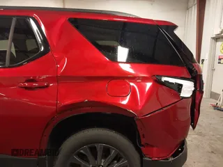 2023 Chevrolet Traverse RS z VIN 1GNEVJKW4PJ187303, wystawiony jako IAAI lot #41582948 z przebiegiem 24 047 mil mil oraz . Historia ofert i sprzedaży dostępna na DreamBid. Obrazek 6.