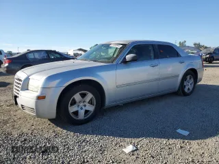2005 Chrysler 300 with VIN 2C3JA43R35H627608, listed as a Copart auction lot 81592854 with 127,750 mi miles and Clean Title. Bid and sale history available at carsss.com. Image 1.
