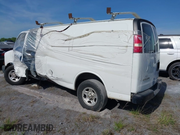 2003 Chevrolet Express Cargo Van with VIN 1GCFG15T631105901, listed as a IAAI auction lot 41685138 with 197,571 mi miles. Bid and sale history available at carsss.com. Image 3.