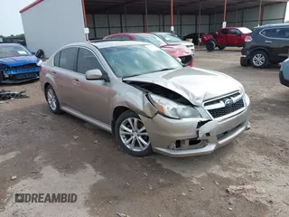 2014 Subaru Legacy Premium z VIN 4S3BMBD6XE3029700, wystawiony jako IAAI lot #42103113 z przebiegiem 105 043 mil mil oraz . Historia ofert i sprzedaży dostępna na DreamBid. Obrazek 1.