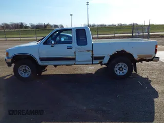 1994 Toyota Pickup SR5 z VIN JT4VN13G3R5138301, wystawiony jako IAAI lot #41871065 z przebiegiem 181 040 mil mil oraz . Historia ofert i sprzedaży dostępna na DreamBid. Obrazek 12.