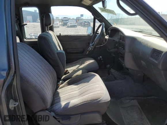 1992 Toyota Pickup DLX z VIN JT4VN13D5N5098643, wystawiony jako Copart lot #68855044 z przebiegiem 211 275 mil mil oraz Szkoda całkowita • Salvage title. Historia ofert i sprzedaży dostępna na DreamBid. Obrazek 10.