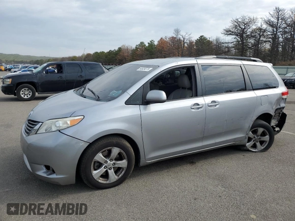 2011 Toyota Sienna LE AAS z VIN 5TDKK3DC4BS041885, wystawiony jako Copart lot #54929275 z przebiegiem 214 342 mil mil oraz Szkoda całkowita • Salvage title. Historia ofert i sprzedaży dostępna na DreamBid. Obrazek 1.