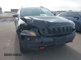 2019 Jeep Cherokee Trailhawk Elite with VIN 1C4PJMBX0KD395421, listed as a IAAI auction lot 41265048 with 70,070 mi miles. Bid and sale history available at carsss.com. Image 6.