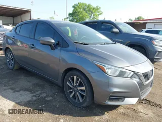 2021 Nissan Versa SV z VIN 3N1CN8EV8ML863691, wystawiony jako IAAI lot #42252948 z przebiegiem 97 339 mil mil oraz . Historia ofert i sprzedaży dostępna na DreamBid. Obrazek 1.