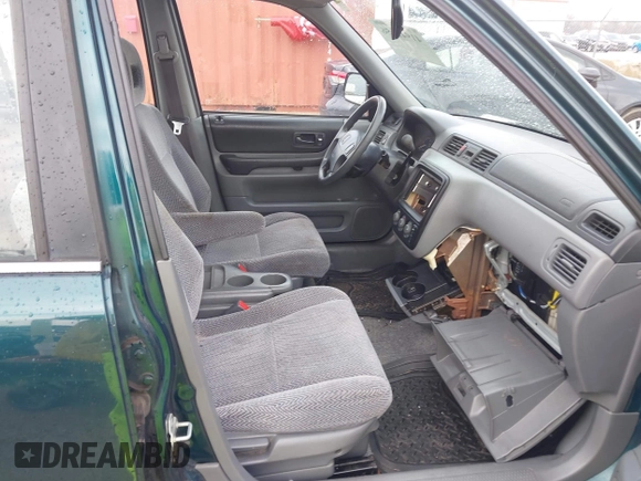 1998 Honda CR-V LX with VIN JHLRD184XWC035146, listed as a IAAI auction lot 41942656 with 261,767 mi miles. Bid and sale history available at carsss.com. Image 5.