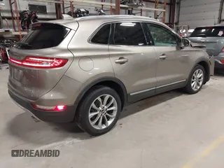 2018 Lincoln MKC Select z VIN 5LMCJ2D95JUL03454, wystawiony jako IAAI lot #42183892 z przebiegiem 78 248 mil mil oraz . Historia ofert i sprzedaży dostępna na DreamBid. Obrazek 4.