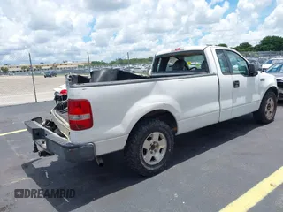 2006 Ford F-150 XL z VIN 1FTRF12W86KB54661, wystawiony jako IAAI lot #42581375 z przebiegiem 309 793 mil mil oraz . Historia ofert i sprzedaży dostępna na DreamBid. Obrazek 4.