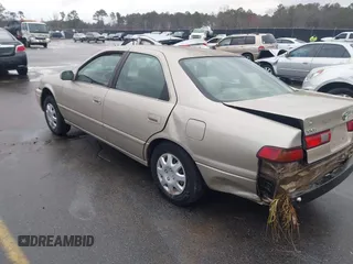 1997 Toyota Camry LE z VIN 4T1BG22K9VU786181, wystawiony jako IAAI lot #41610928 z przebiegiem 338 829 mil mil oraz . Historia ofert i sprzedaży dostępna na DreamBid. Obrazek 3.