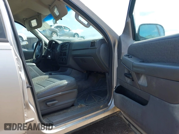 2003 Ford Explorer XLS z VIN 1FMZU62K83UB62366, wystawiony jako IAAI lot #42177950 z przebiegiem 288 243 mil mil oraz . Historia ofert i sprzedaży dostępna na DreamBid. Obrazek 5.